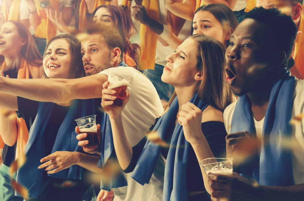 サッカー観戦に適した服装は？季節ごとの注意点や当日の持ち物も紹介